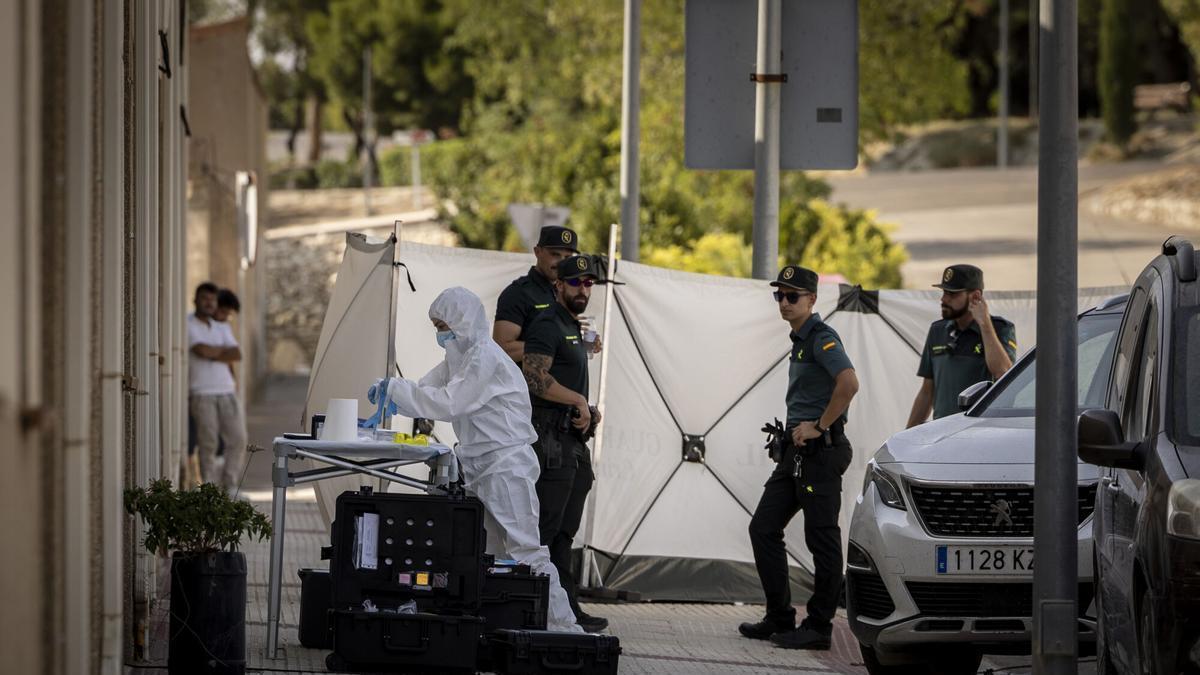 Una vecina asegura haber escuchado gritos la noche del asesinato del matrimonio de Tauste