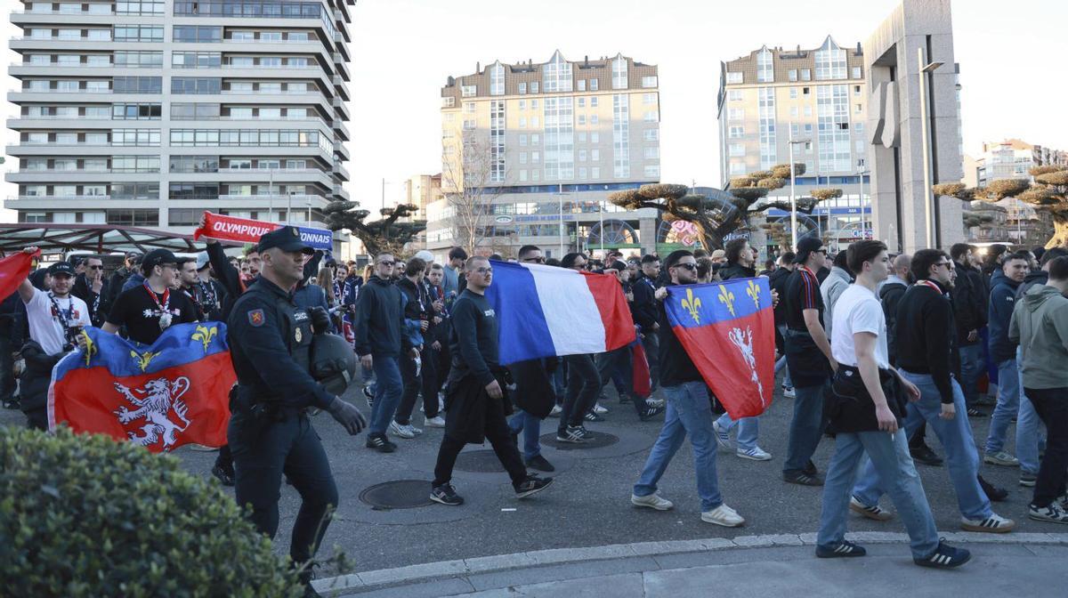Los visitantes, conducidos a Balaídos. | JOSÉ LORES