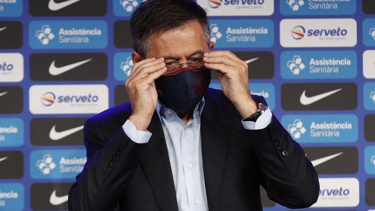 El presidente del FC Barcelona  Josep Maria Bartomeu  durante la presentacion del lituano  Sarunas Jasikevicus  como nuevo entrenador del conjunto azulgrana