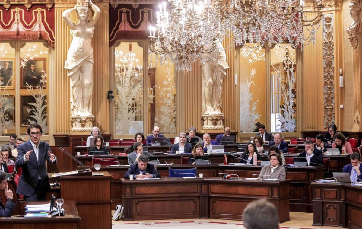 Manifestación contra el nuevo decreto: «Barra libre para construir» | B. RAMON