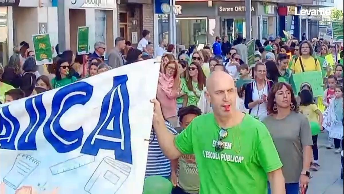 Cullera se tiñe de verde en defensa de la escuela pública y en apoyo a la huelga del profesorado
