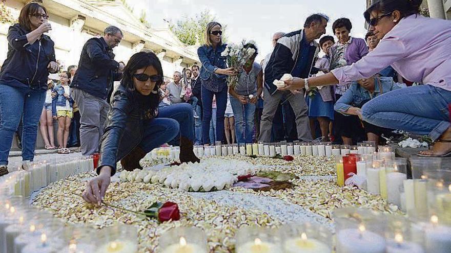 En Campo Lameiro se realizó una alfombra floral. // Gustavo Santos