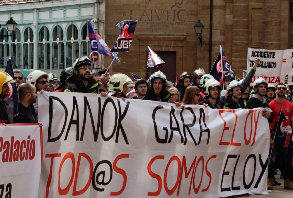 Manifestación de bomberos de toda España en Oviedo por Eloy Palacio