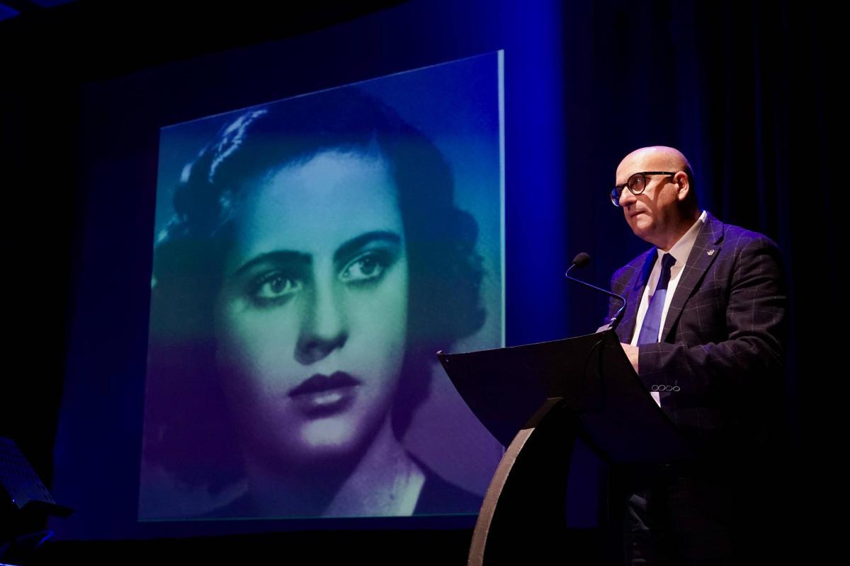 El diputado López Mestanza, inaugurando las jornadas