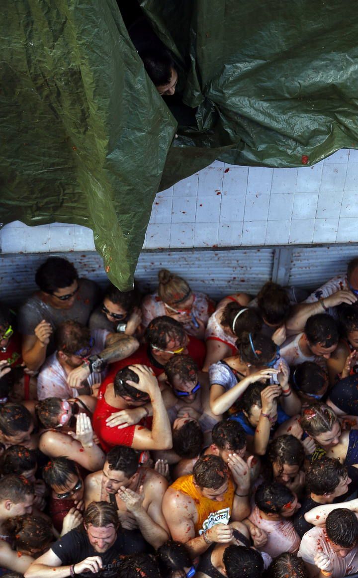 BATALLA DE TOMATAZOS CON M?S "MUNICI?N" DE LA HISTORIA DE BU?OL