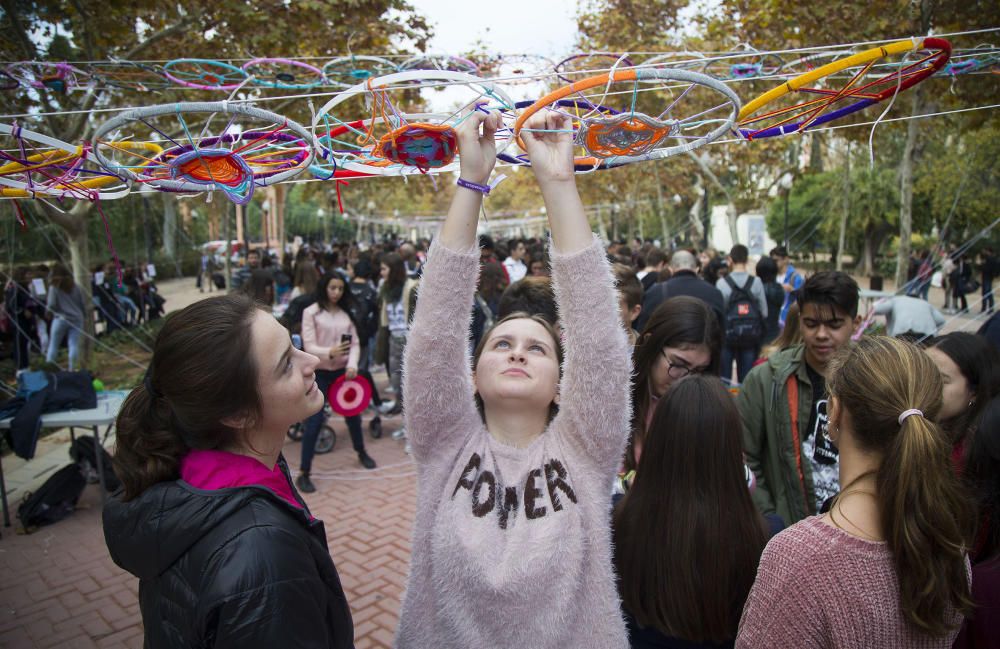 Castelló cubre el Passadís de les Arts con mandalas de lana