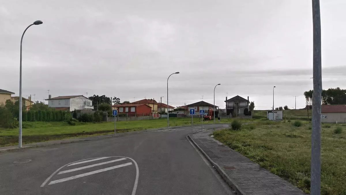 A Laracha subasta seis parcelas para construir casas y tramita otras siete para vivienda protegida