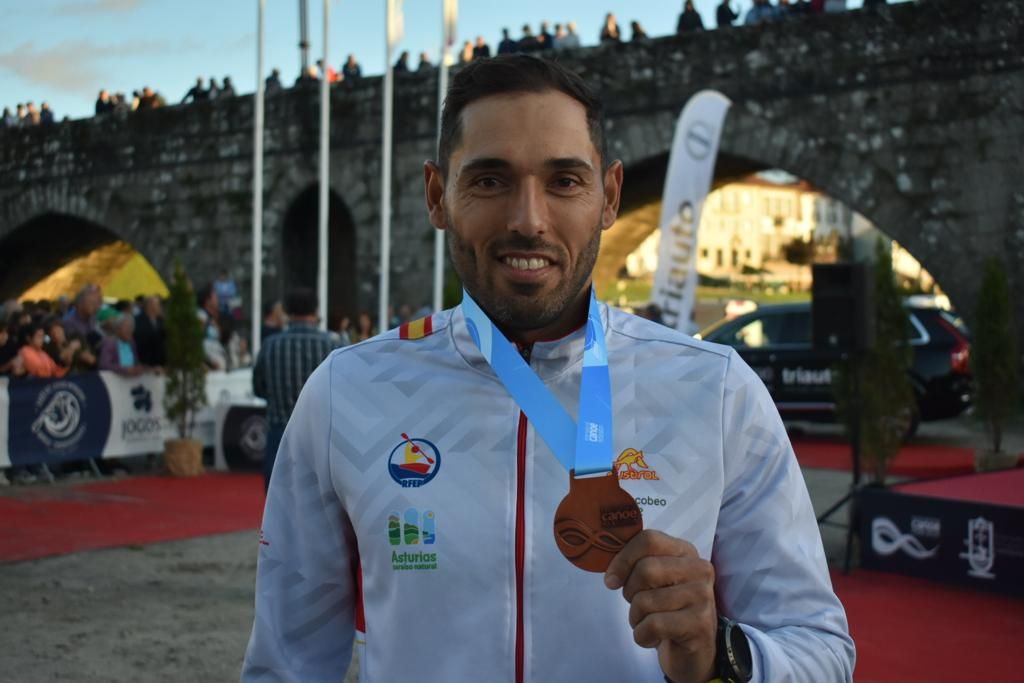 Iván Alonso, con su medalla.