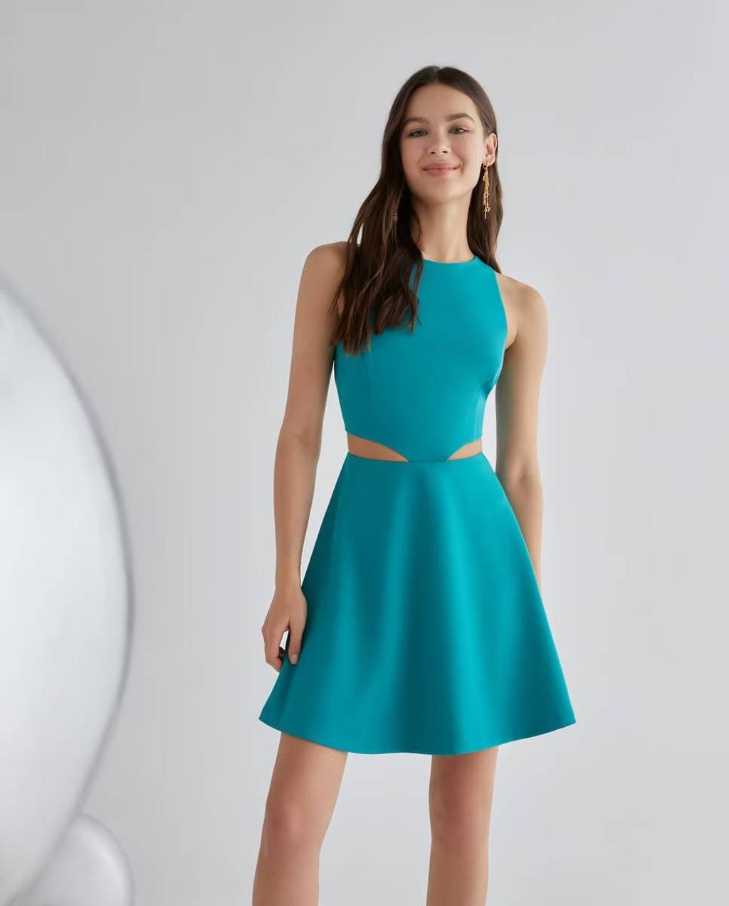 Vestido corto con cut out de Green Coast