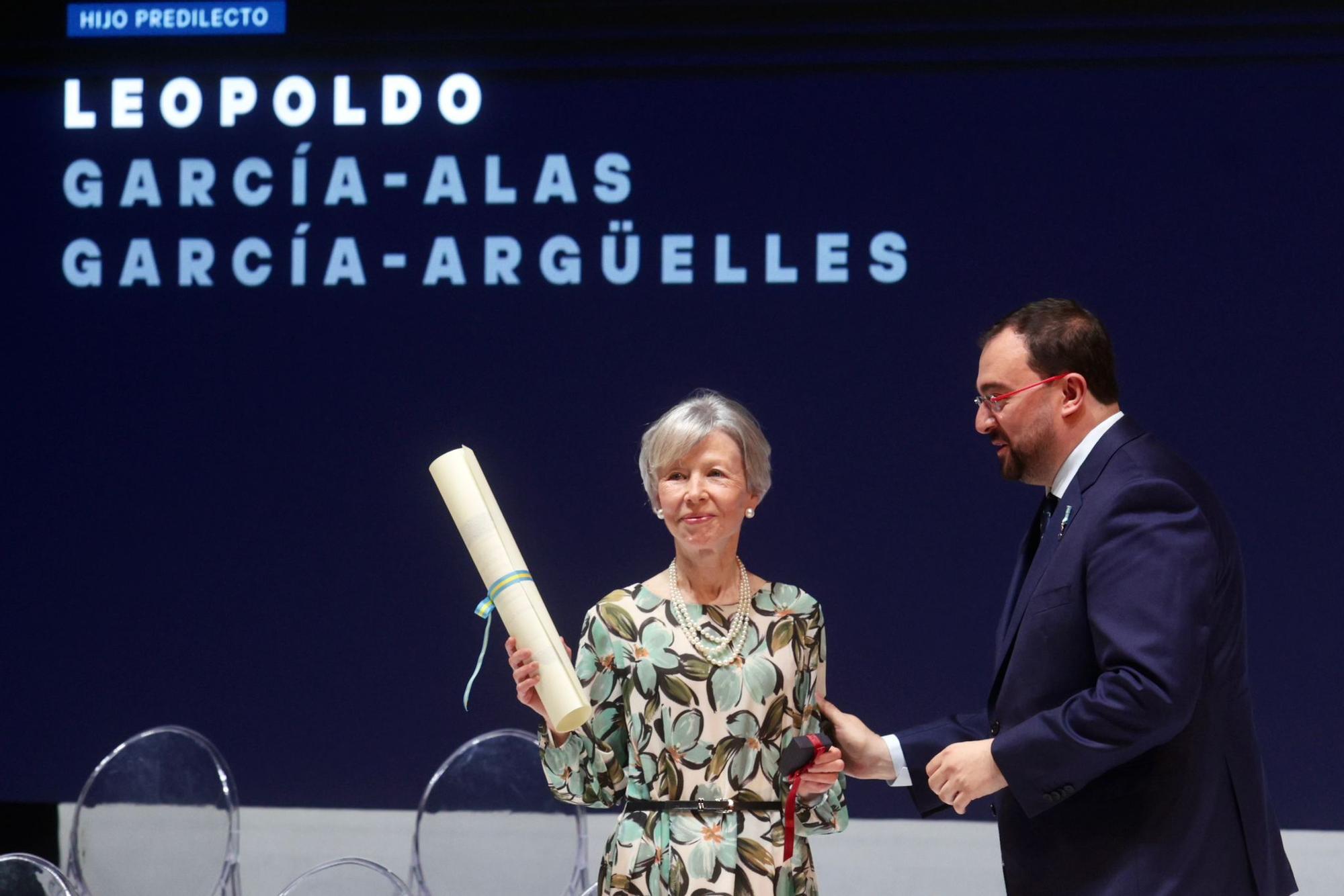 EN IMÁGENES: El acto en Oviedo de entrega de Medallas y distinciones de Asturias