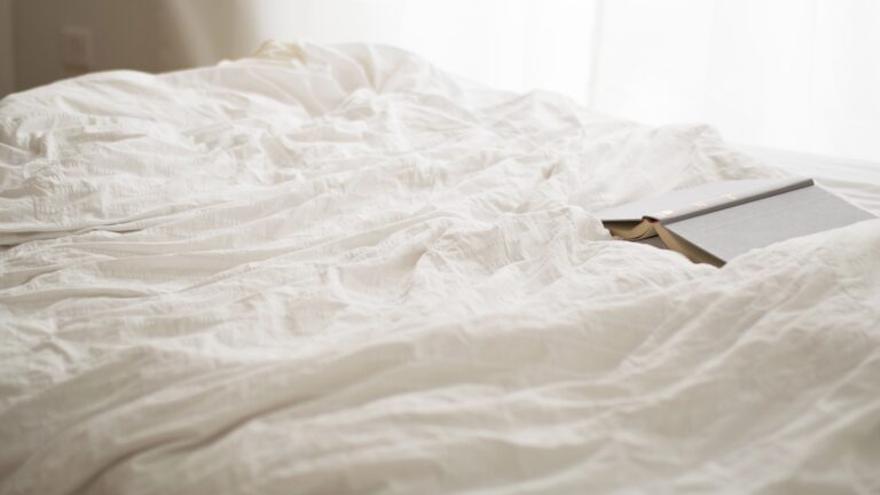 Si no quieres recaer en un catarro, debes hacer esto en tu cama: el mejor truco para evitarlo