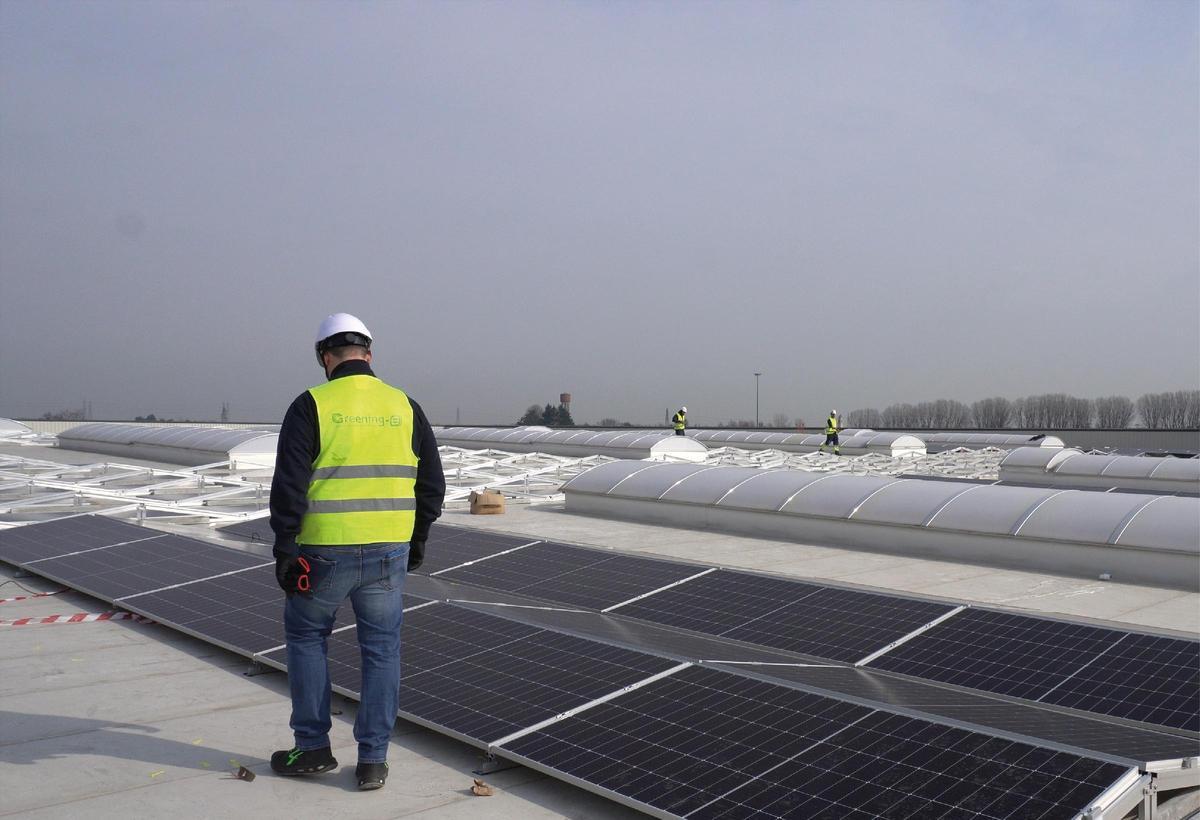 Una instalación de autoconsumo fotovoltaico de Greening Group.