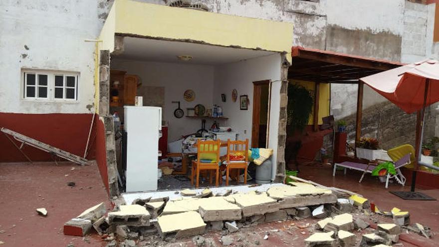 La pared de la habitación, en el suelo, tras la explosión que se produjo.