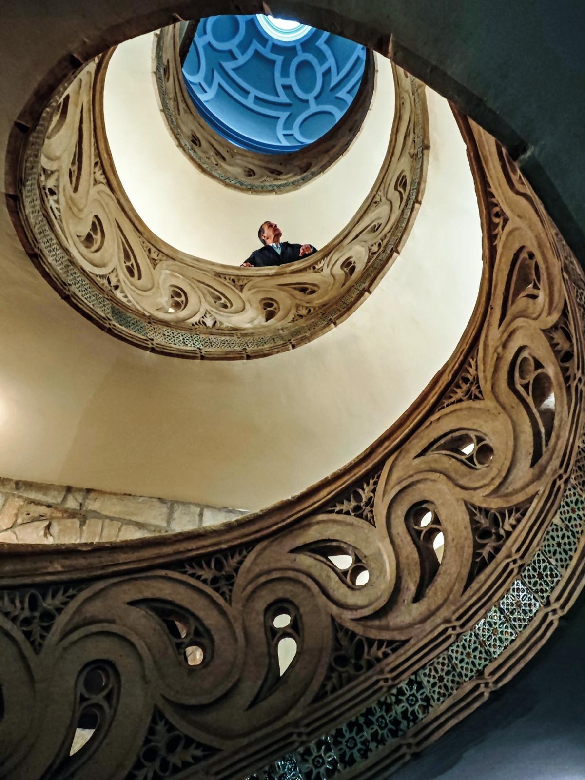 Escaleras hacia el claustro de la catedral