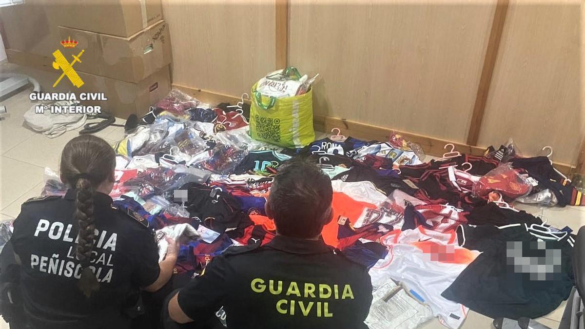 Artículos intervenidos por la Guardia Civil en Peñíscola.