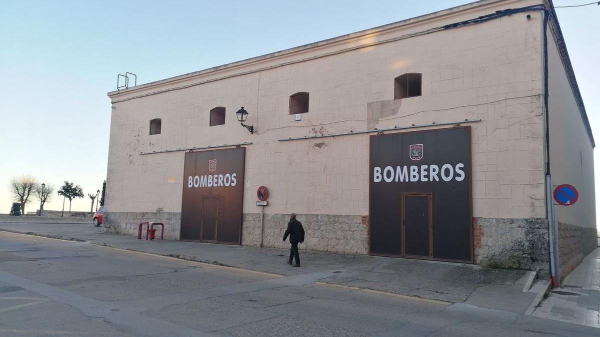 Edificio que alberga el actual Parque de Bomberos de Toro, en la plaza de San Agustín. | M. J. C.