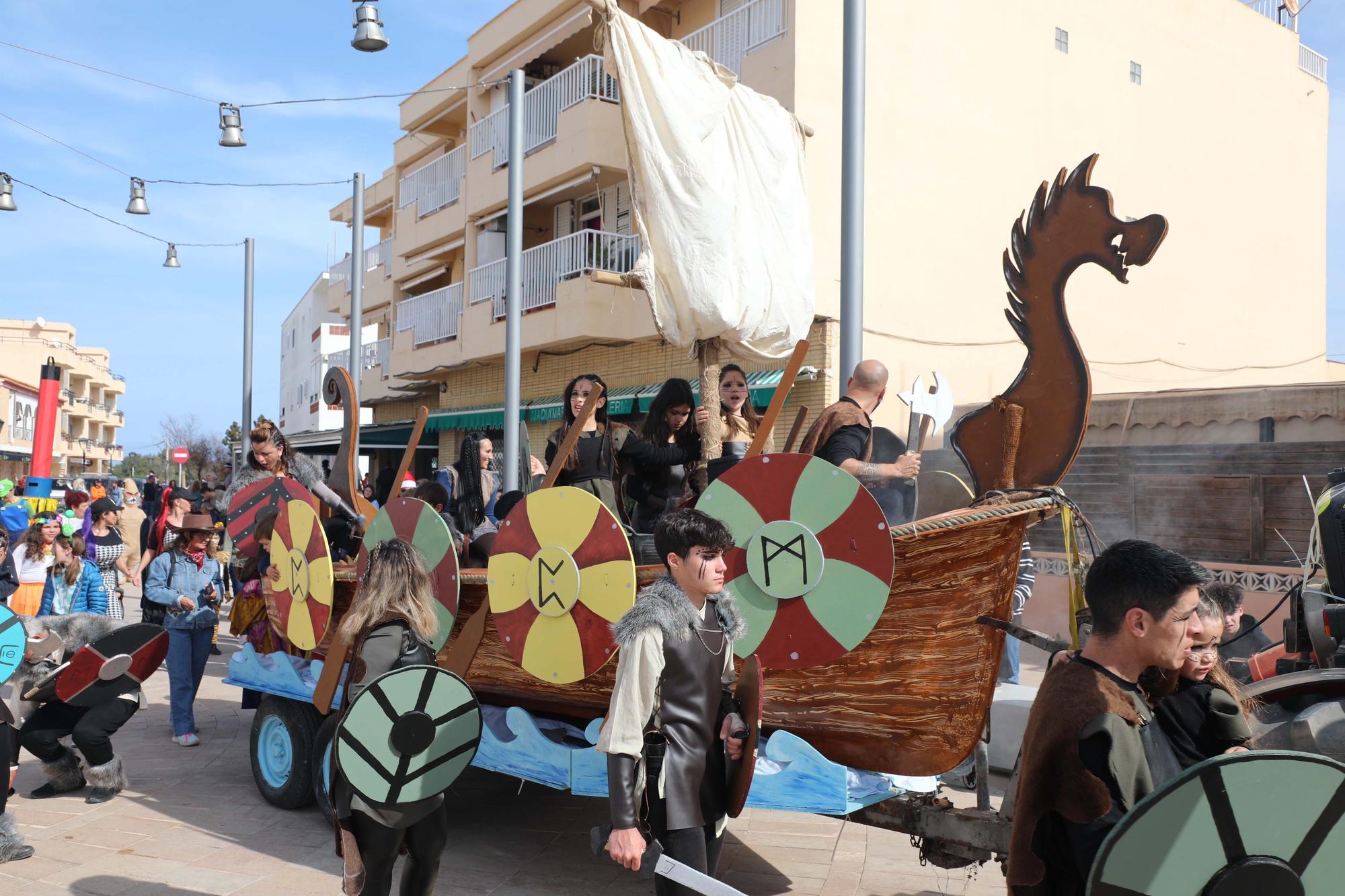 Todas las imágenes de la rúa de Carnaval en Formentera 2023