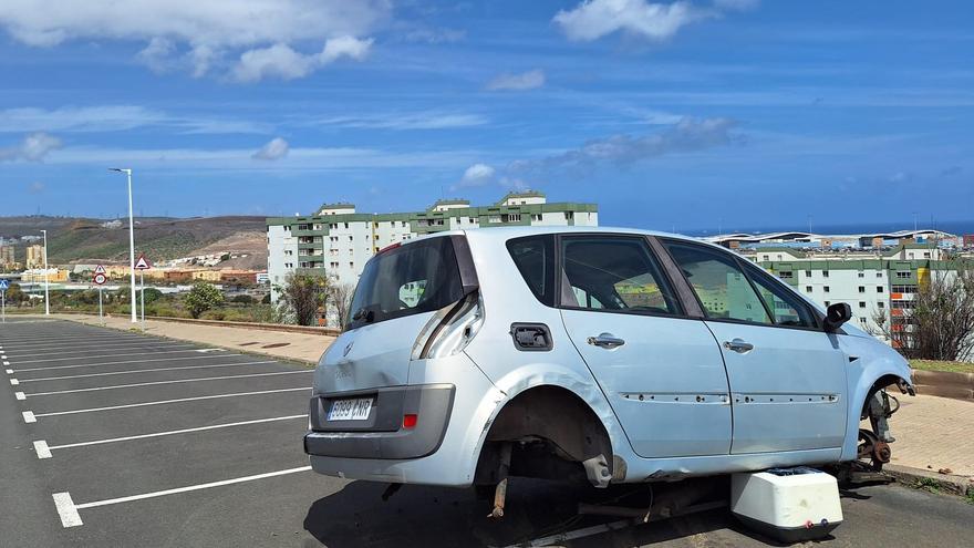 Coches abandonados en Jinamar