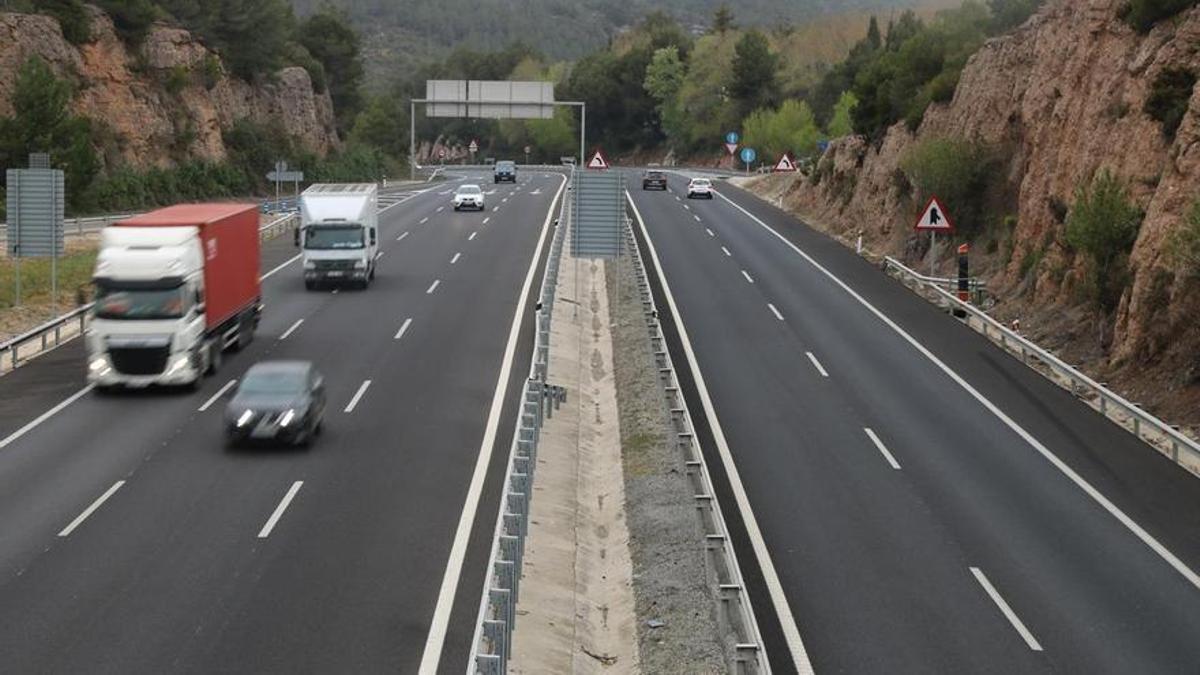 Mor un motorista al sortir de la via i xocar contra un senyal a l’N-II a Maçanet de la Selva Mor un motorista al sortir de la via i xocar contra un senyal a l’N-II a Maçanet de la Selva