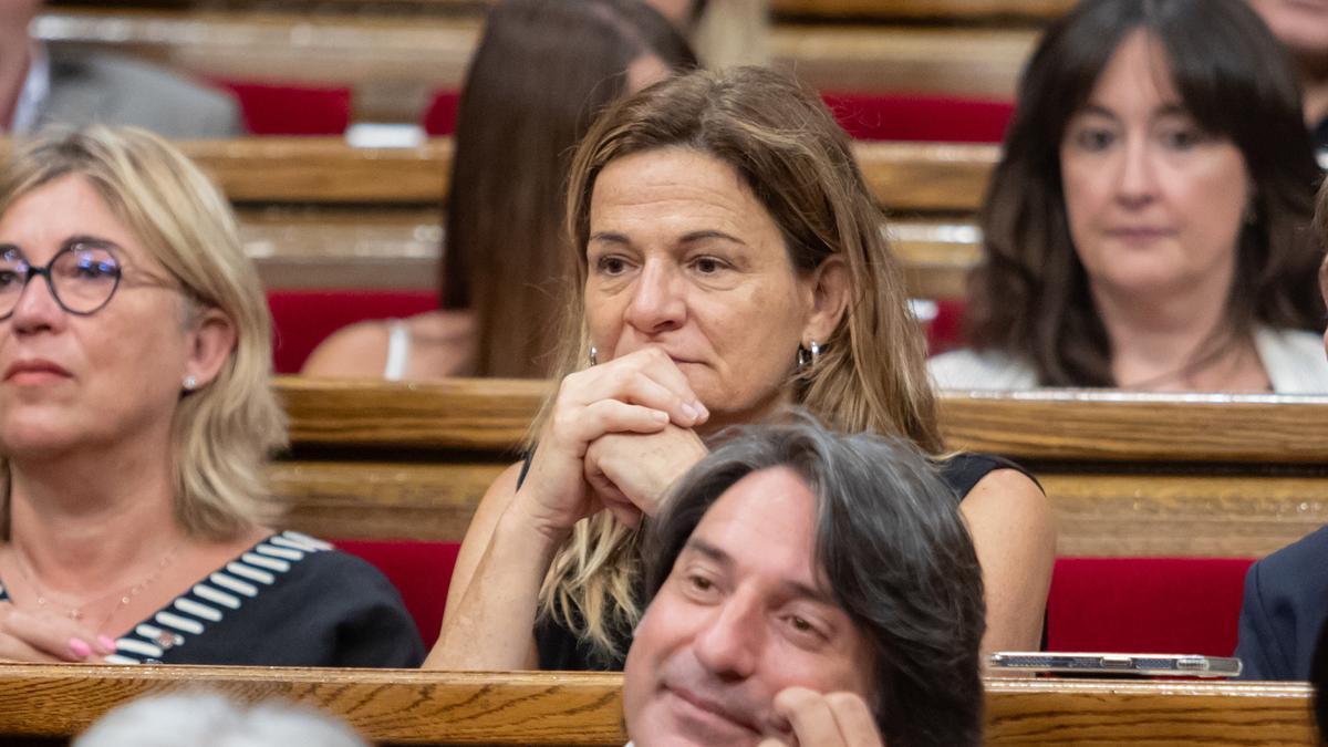 La diputada de Junts Cristina Casol durante una sesión plenaria en el Parlament.