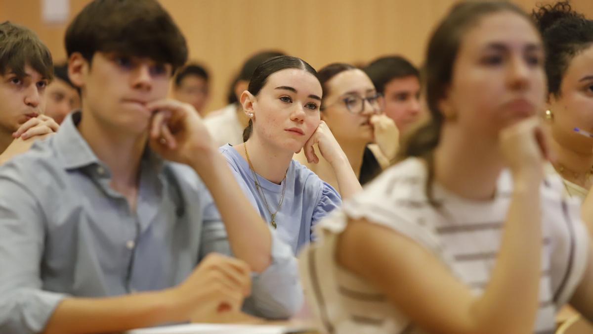 Las claves de la ley andaluza que ya es oficial: cuándo será obligatorio tener un B2 en idiomas para el título universitario