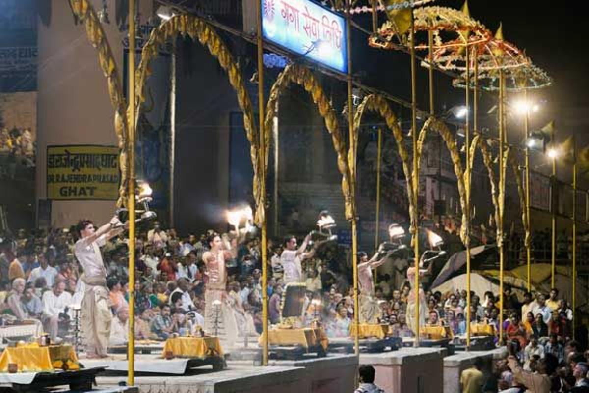 El Aarti es una ceremonia que se celebra dos veces al dia
