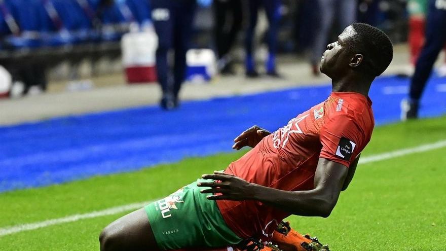 Gueye celebra un gol con el KV Oostende.