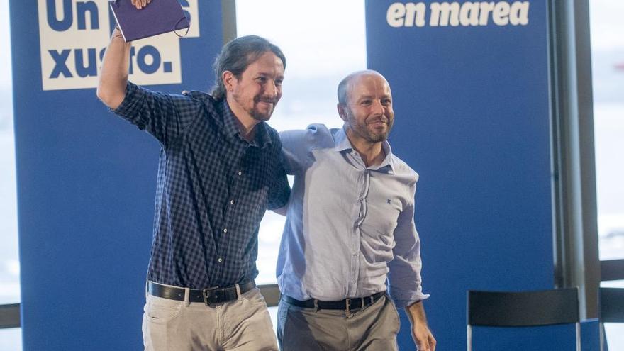 Luís Villares (dcha) con Pablo Iglesias en un mitin de la campaña electoral gallega. // J. Roller