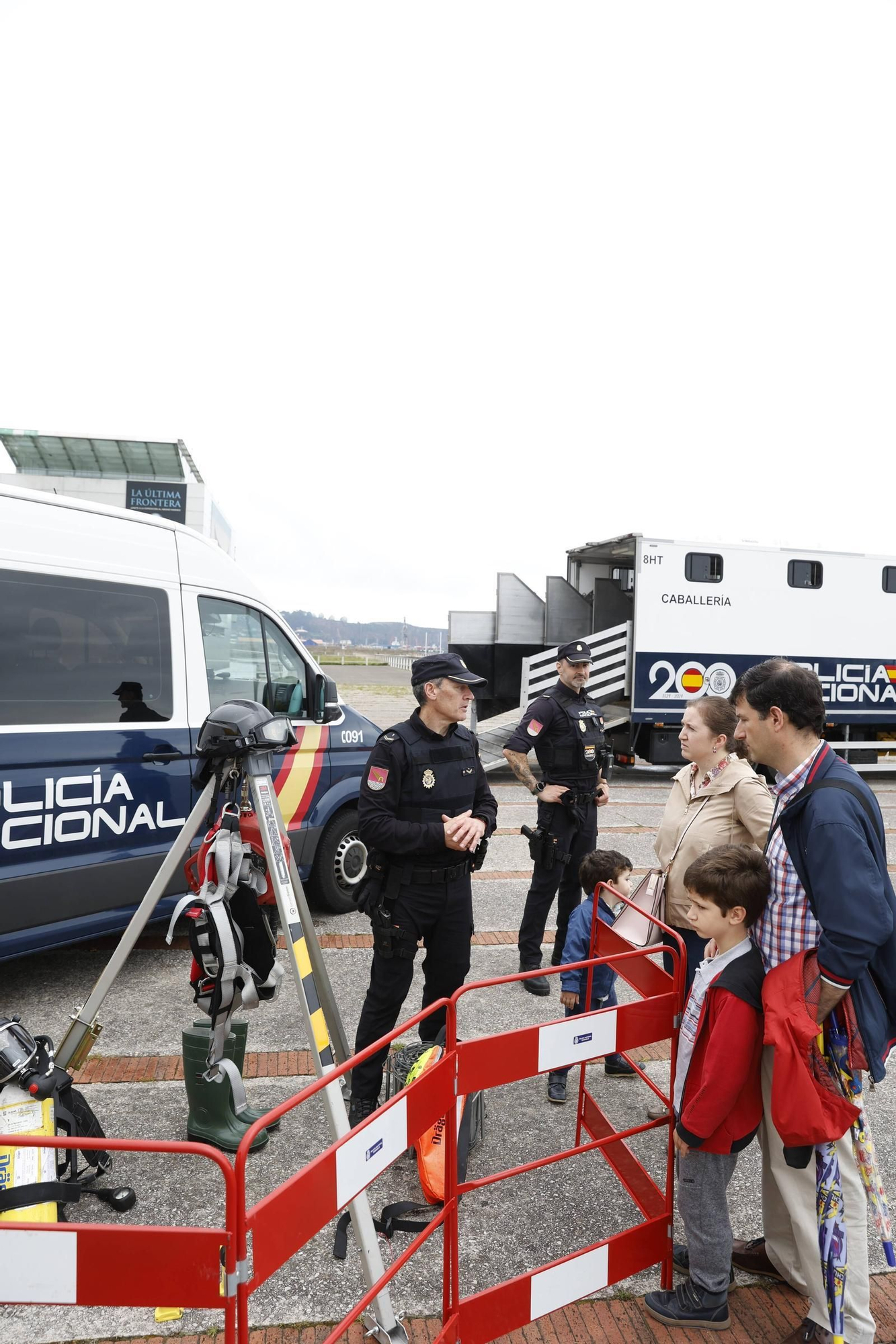 En imágenes: Gijón se vuelca con la "Ruta 091" de la Policía Nacional