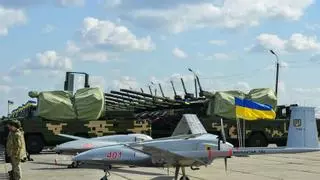 Drones de guerra contra las llamas: Turquía da una segunda vida a sus famosos aviones no tripulados