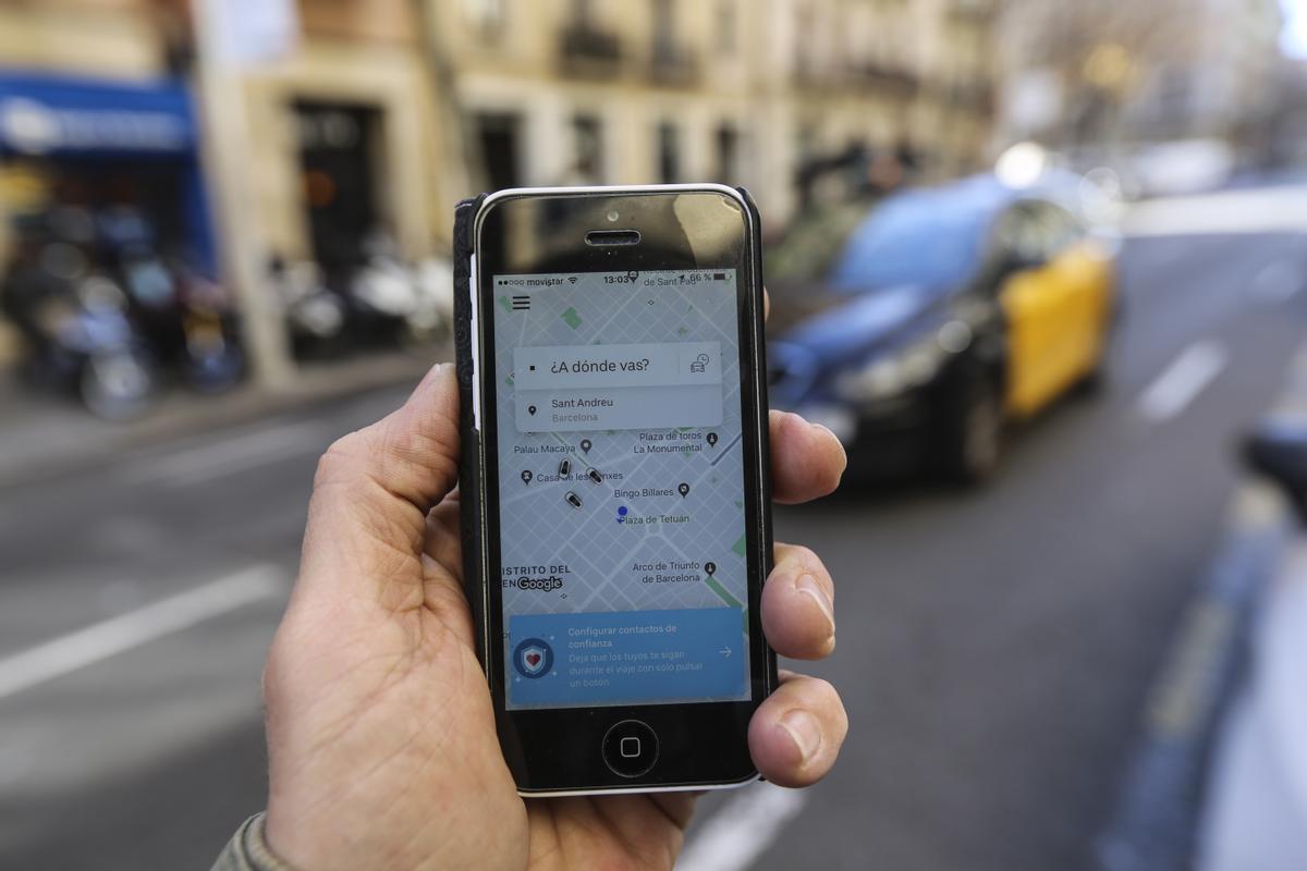 Uber denuncia Élite Taxi per boicotejar el seu retorn a Barcelona Uber denuncia Élite Taxi per boicotejar el seu retorn a Barcelona
