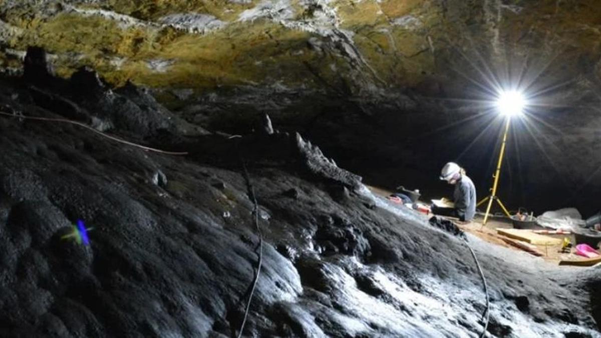Excavaciones en la Cueva de Ardales.