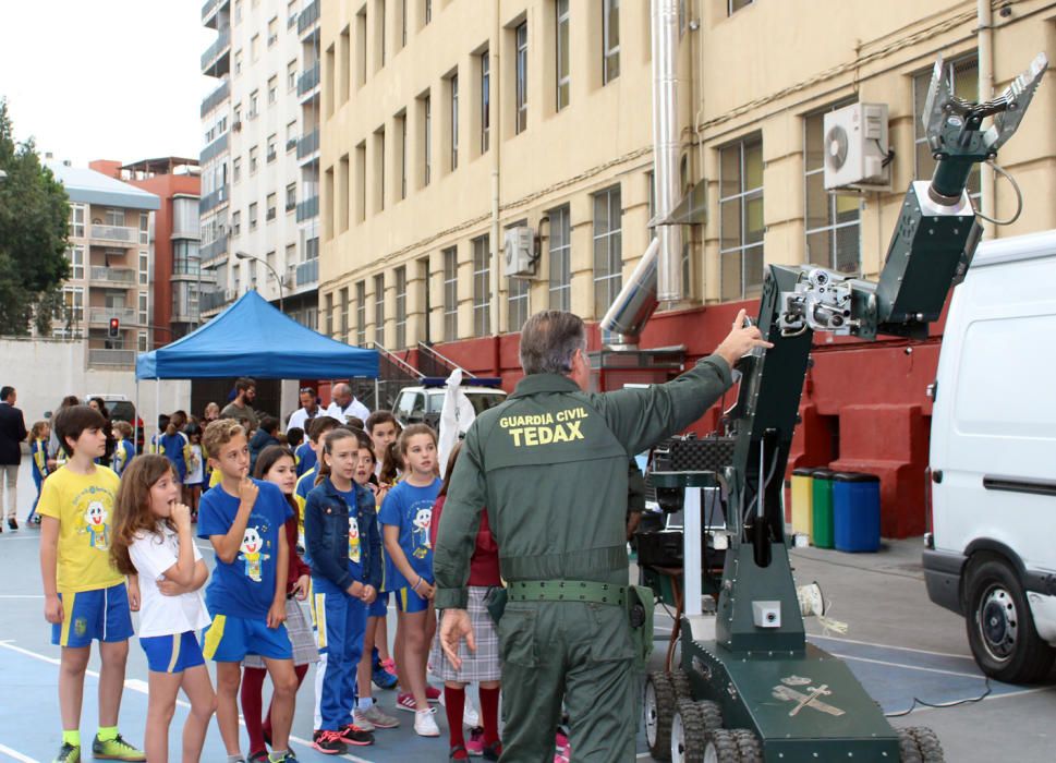 La Guardia Civil realiza una exhibición de medios técnicos y humanos en Capuchinos