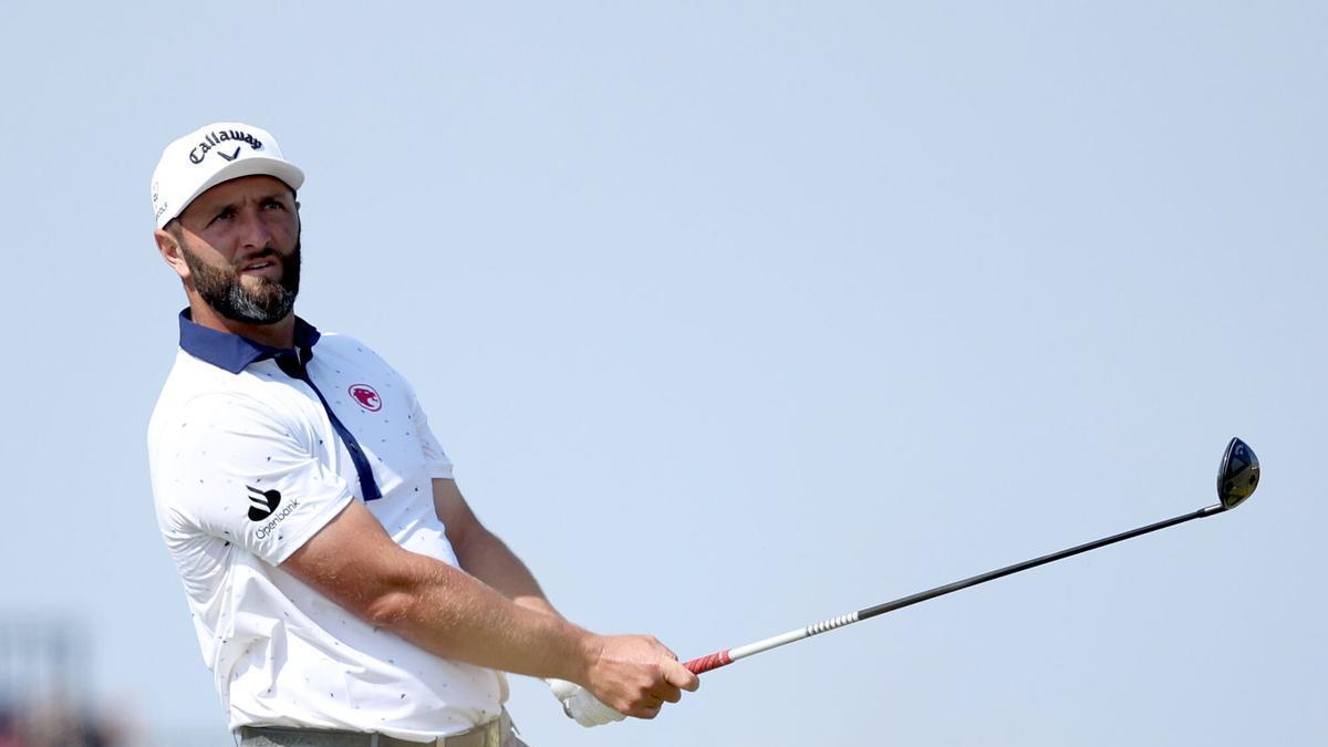 Rahm, en la salida del hoyo tres, en la primera jornada del Open Championship en Royal Birkdale