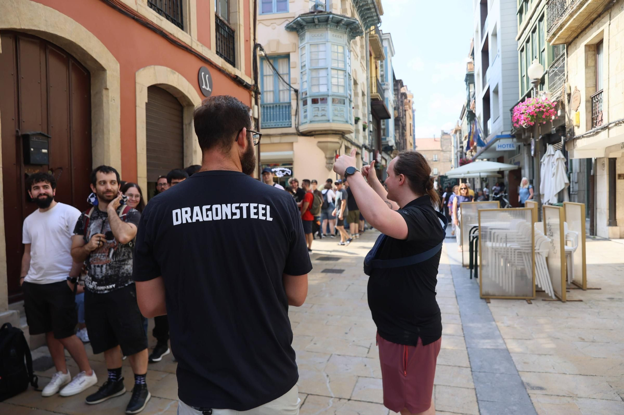 EN IMÁGENES: El multitudinario recibimiento a Brandon Sanderson