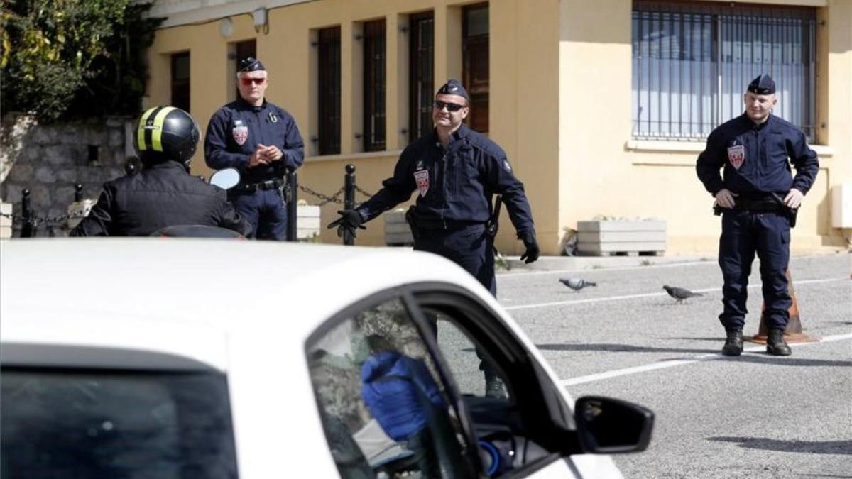 francia-coronavirus-policia