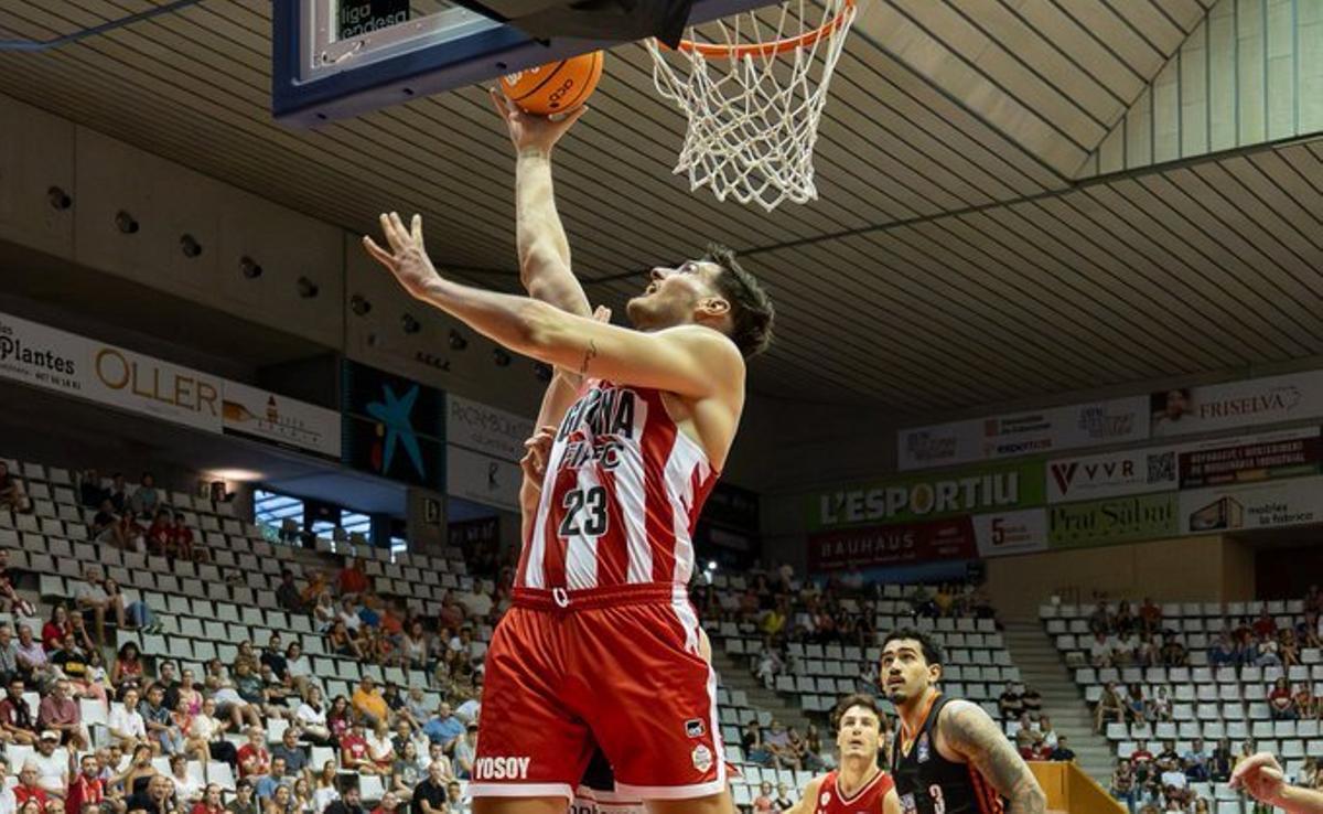 Sergi Martínez trata de anotar en una acción del encuentro ante el Ulm alemán