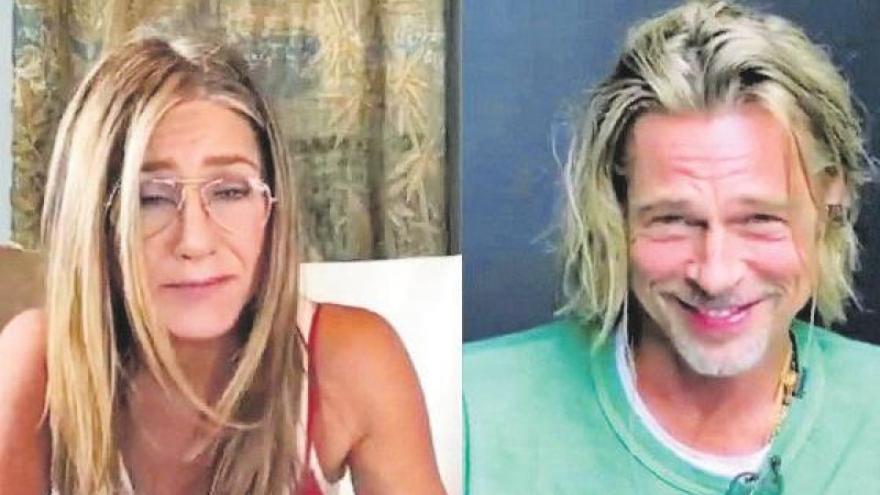 Coqueteo en la red entre Pitt y Aniston