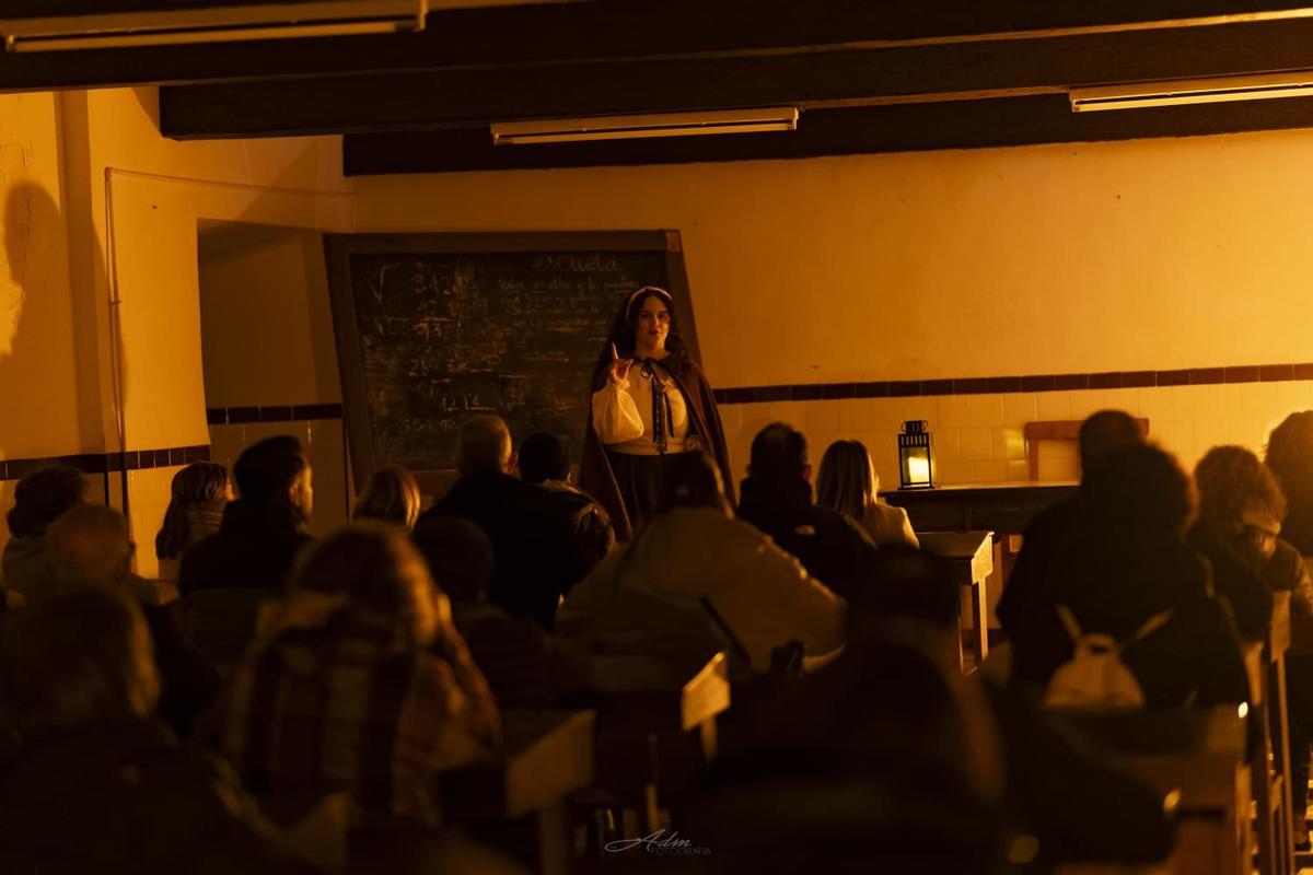 Visita a las aulas del colegio, que también formó parte del convento