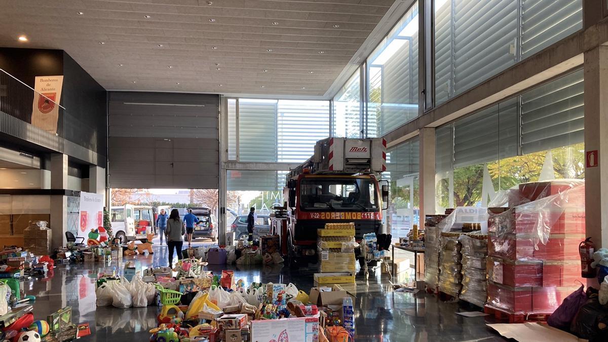 Aspecto del parque de Bomberos con las donaciones