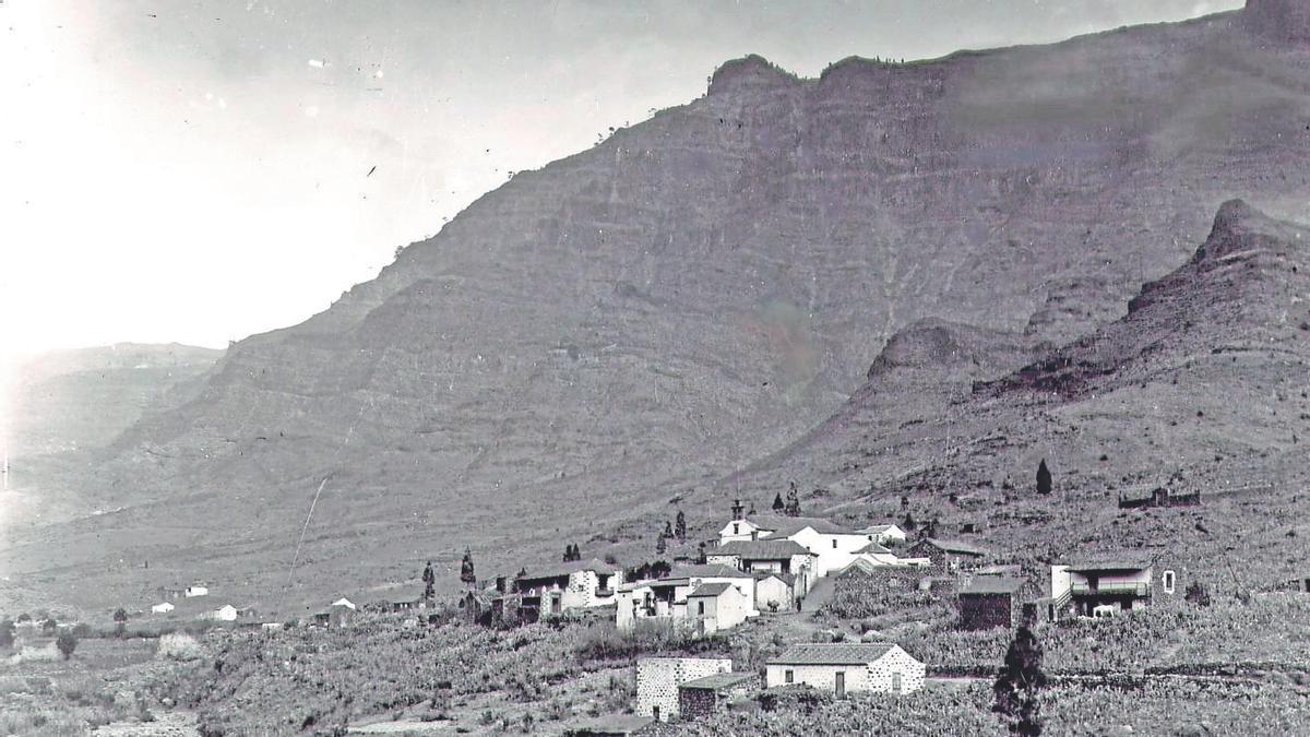 Panorámica del pueblo de Mogán a finales del siglo XIX.