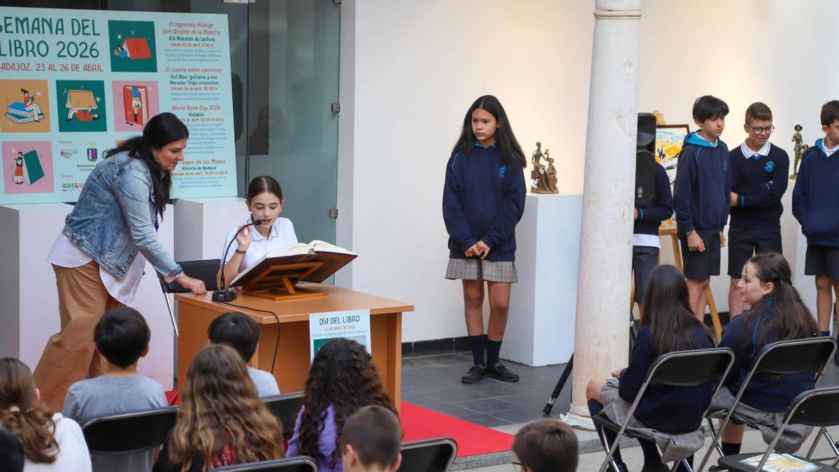 Vídeo | Escolares de Badajoz se atreven con el Quijote más auténtico