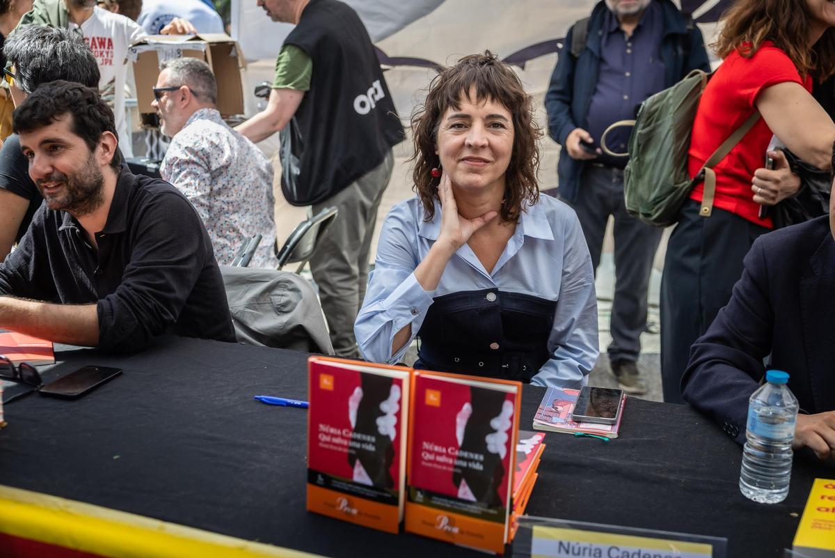 Núria Cadenes, en su firma de libros.