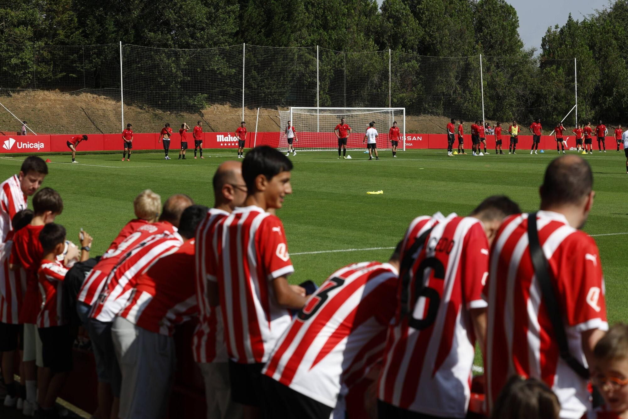 EN IMÁGENES: Segundo entrenamiento del Sporting, con público en Mareo