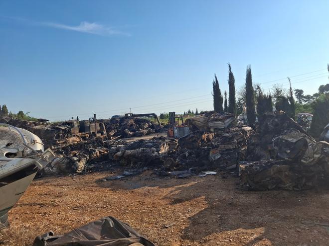 Las imágenes de la destrucción del fuego: así ha quedado la zona del desguace de El Verger devorada por el incendio
