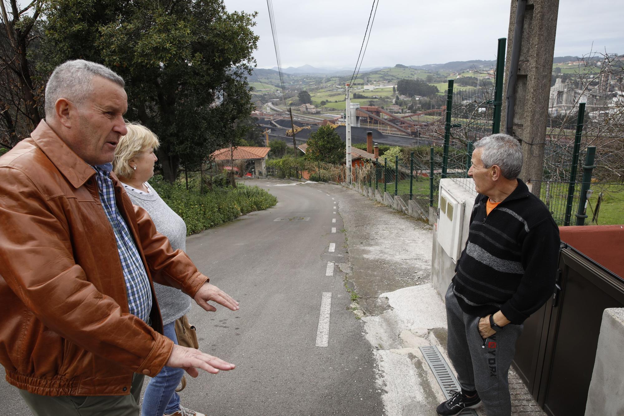 En imágenes: Los vecinos de Les Cabañes ansían la transformación de Aboño para dejar de vivir entre carbón