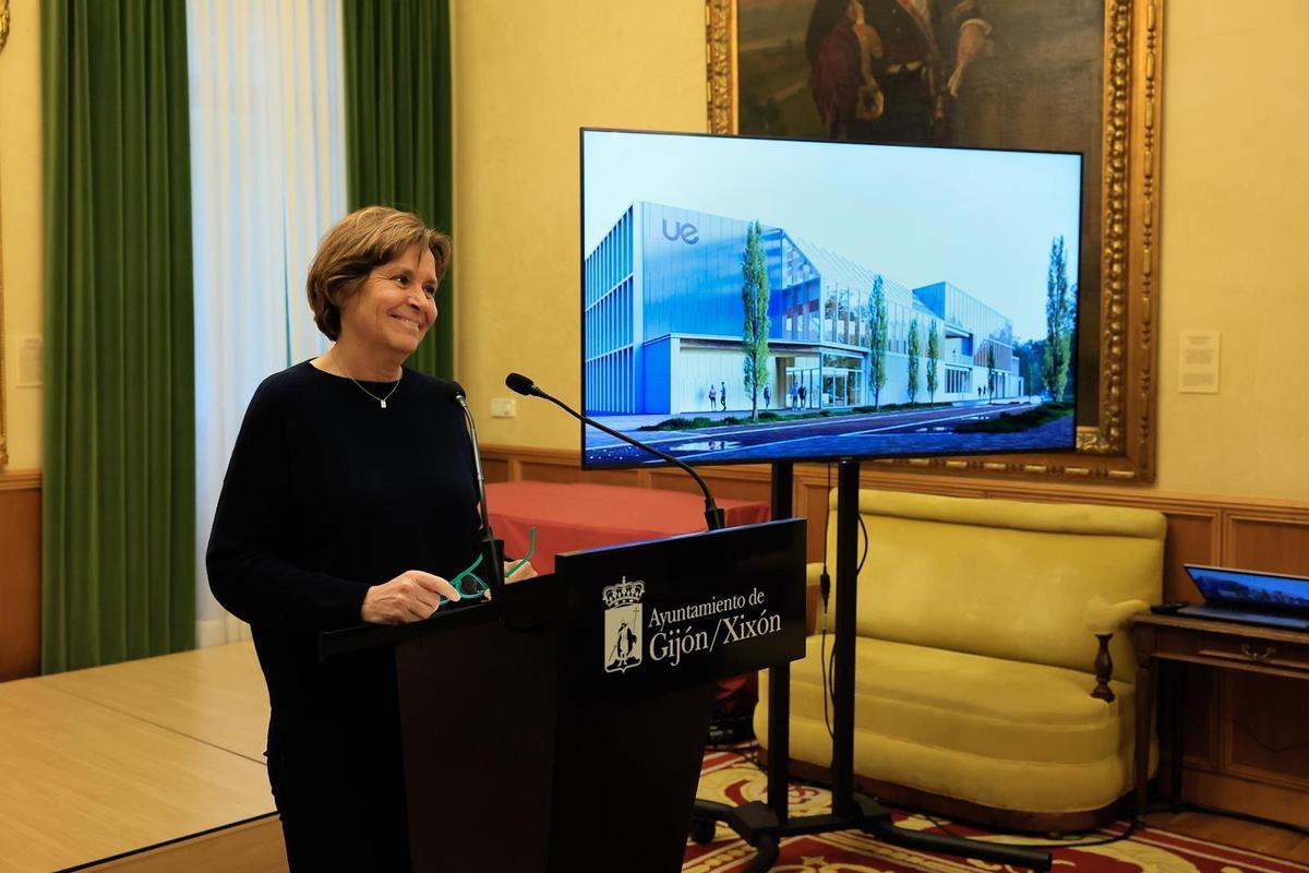 Carmen Moriyón, antes de la rueda de prensa, en el salón de recepciones del Ayuntamiento.