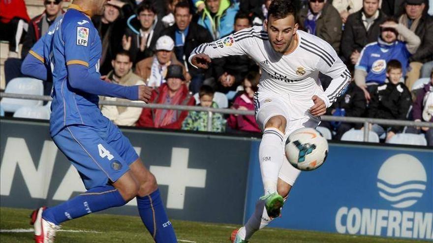 El Madrid mantiene el pulso a la Liga con un paseo por Getafe (0-3)