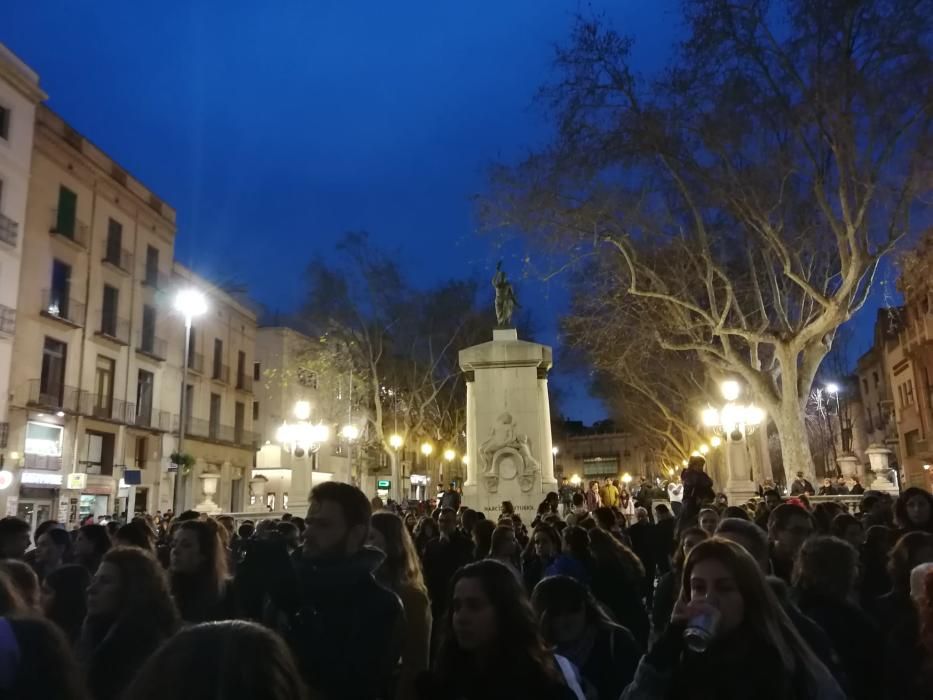 Multitudinària manifestació a Figueres pel 8M