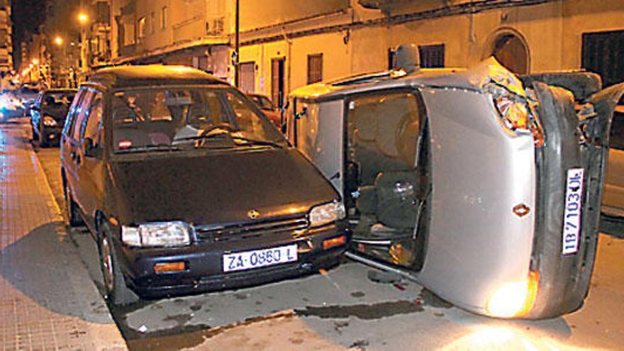 Arrestado por conducir ebrio y volcar en la calle